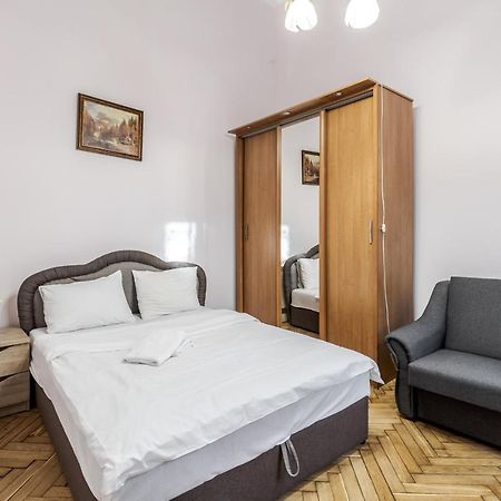 Striltsiv Apartment Lviv Bagian luar foto