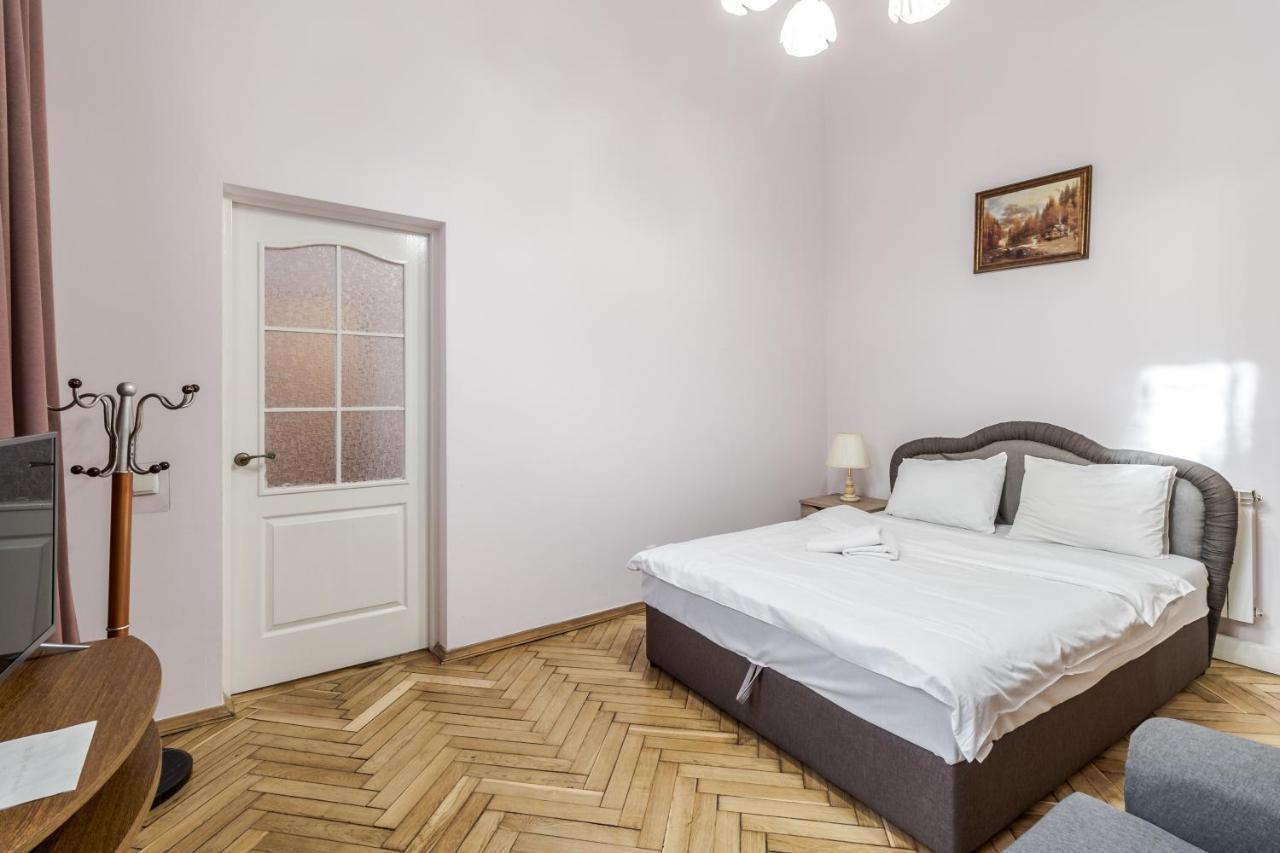 Striltsiv Apartment Lviv Bagian luar foto