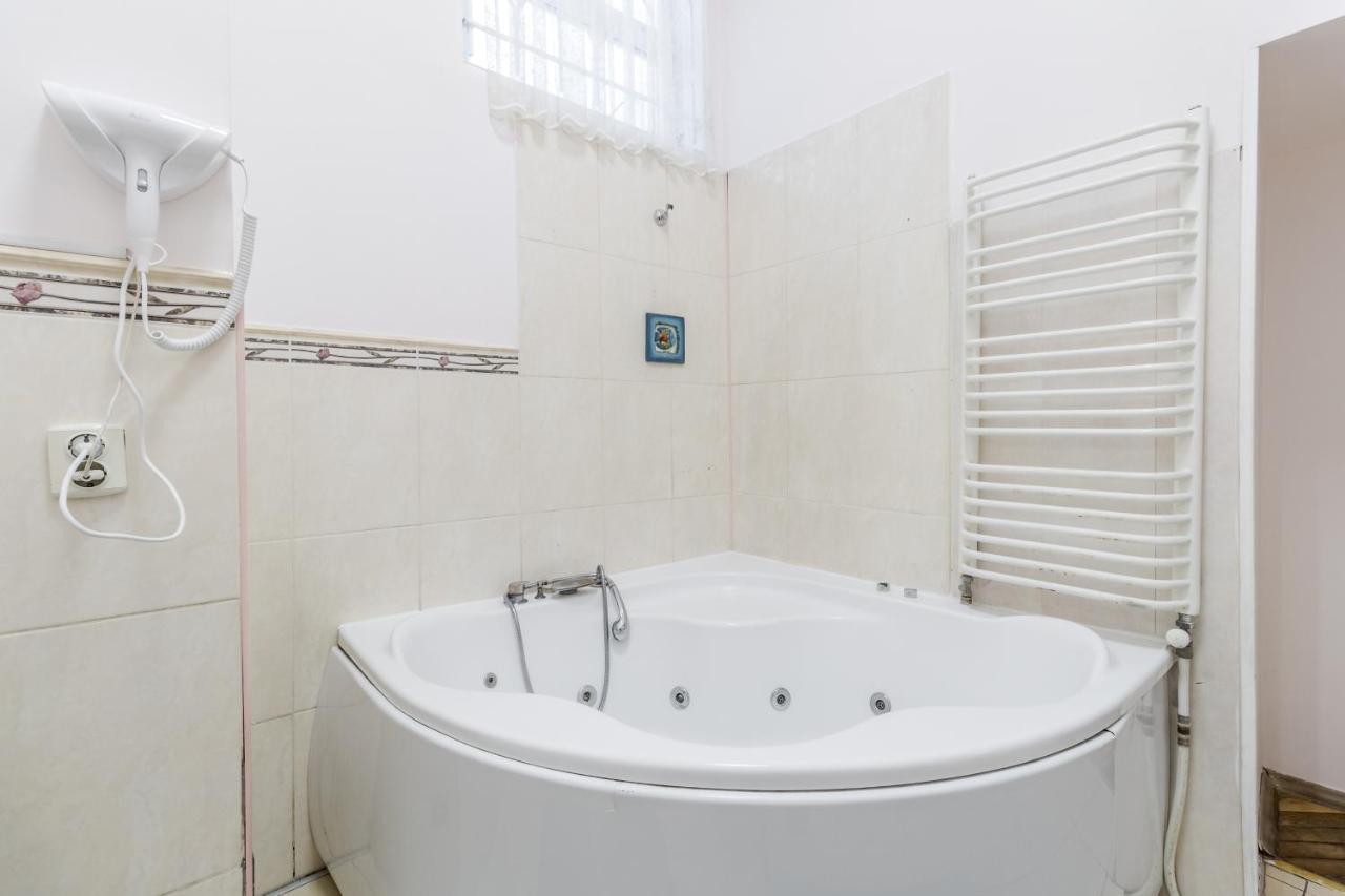 Striltsiv Apartment Lviv Bagian luar foto