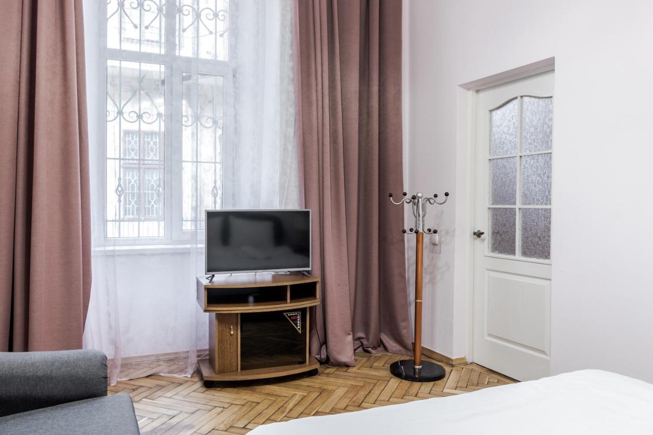 Striltsiv Apartment Lviv Bagian luar foto